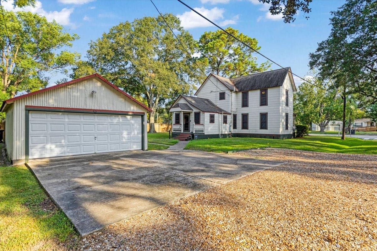 816 W Adoue Street, Alvin, TX 77511 816 W Adoue Street, Alvin, TX 77511