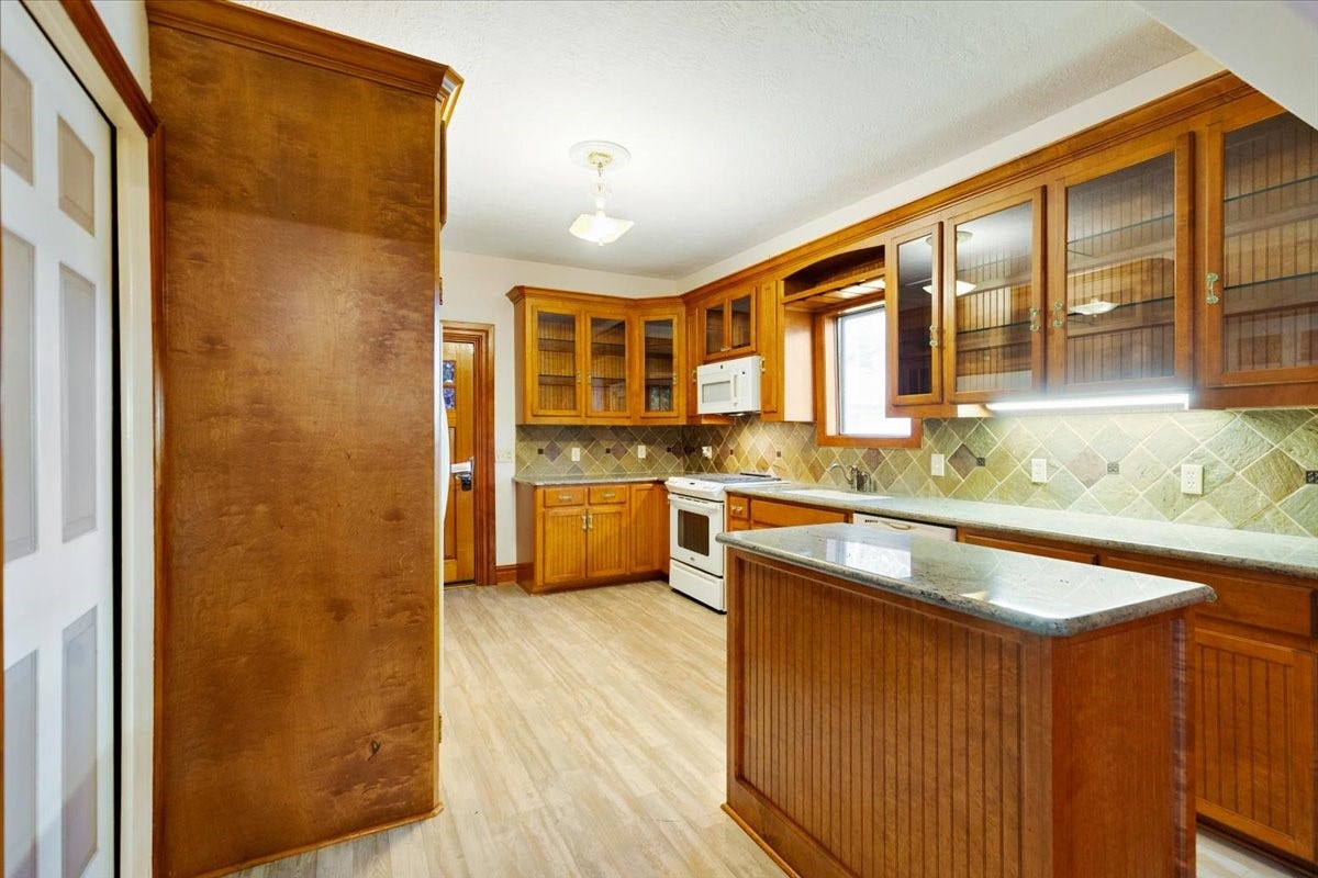 816 W Adoue Street, Alvin, TX 77511 816 W Adoue Street, Alvin, TX 77511