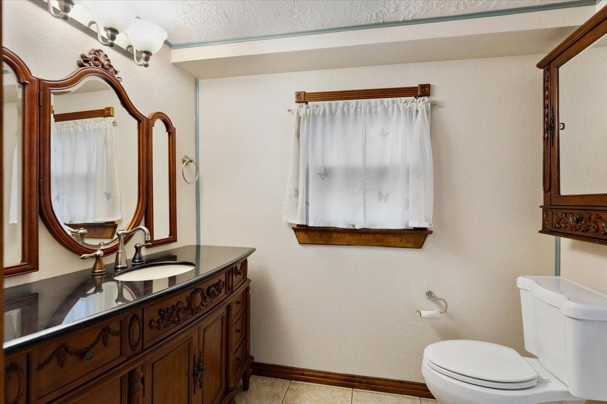 816 W Adoue Street, Alvin, TX 77511 816 W Adoue Street, Alvin, TX 77511