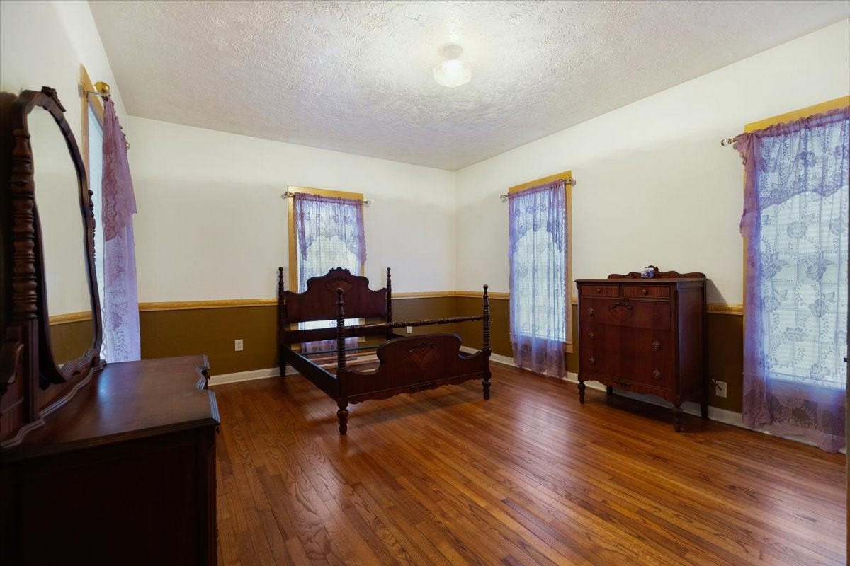 816 W Adoue Street, Alvin, TX 77511 816 W Adoue Street, Alvin, TX 77511