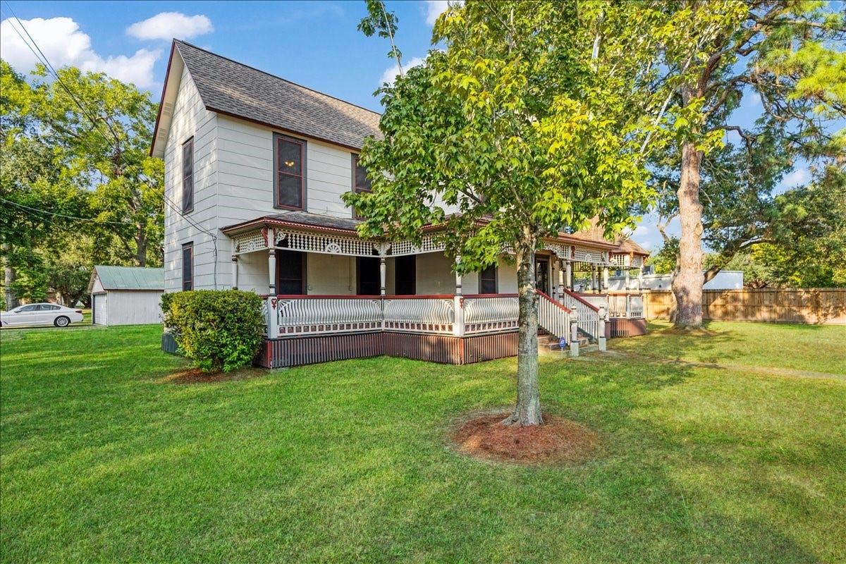 816 W Adoue Street, Alvin, TX 77511 816 W Adoue Street, Alvin, TX 77511