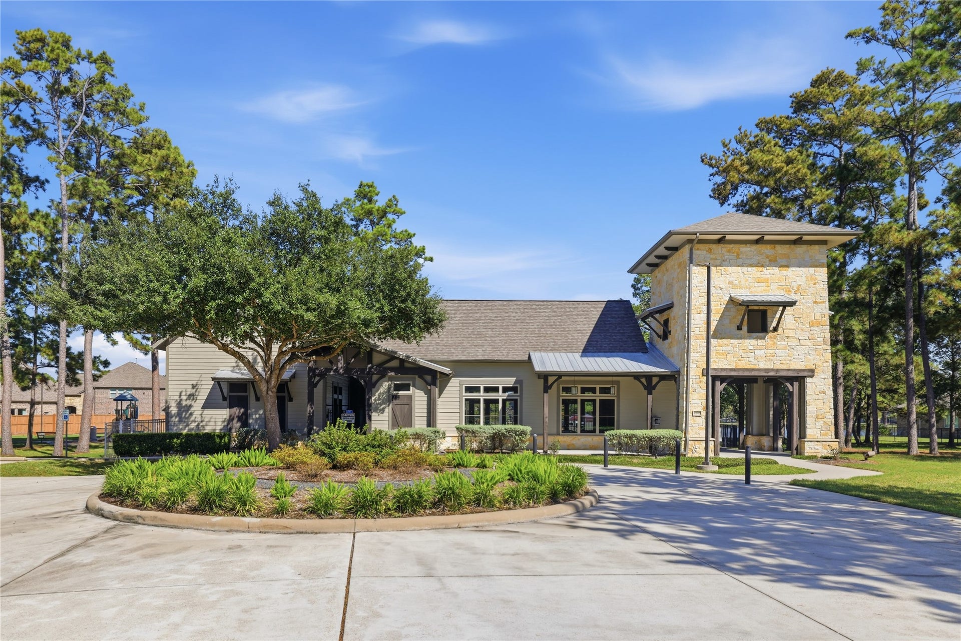 17105 Stillhouse Lake Court, Houston, TX 77044 Community