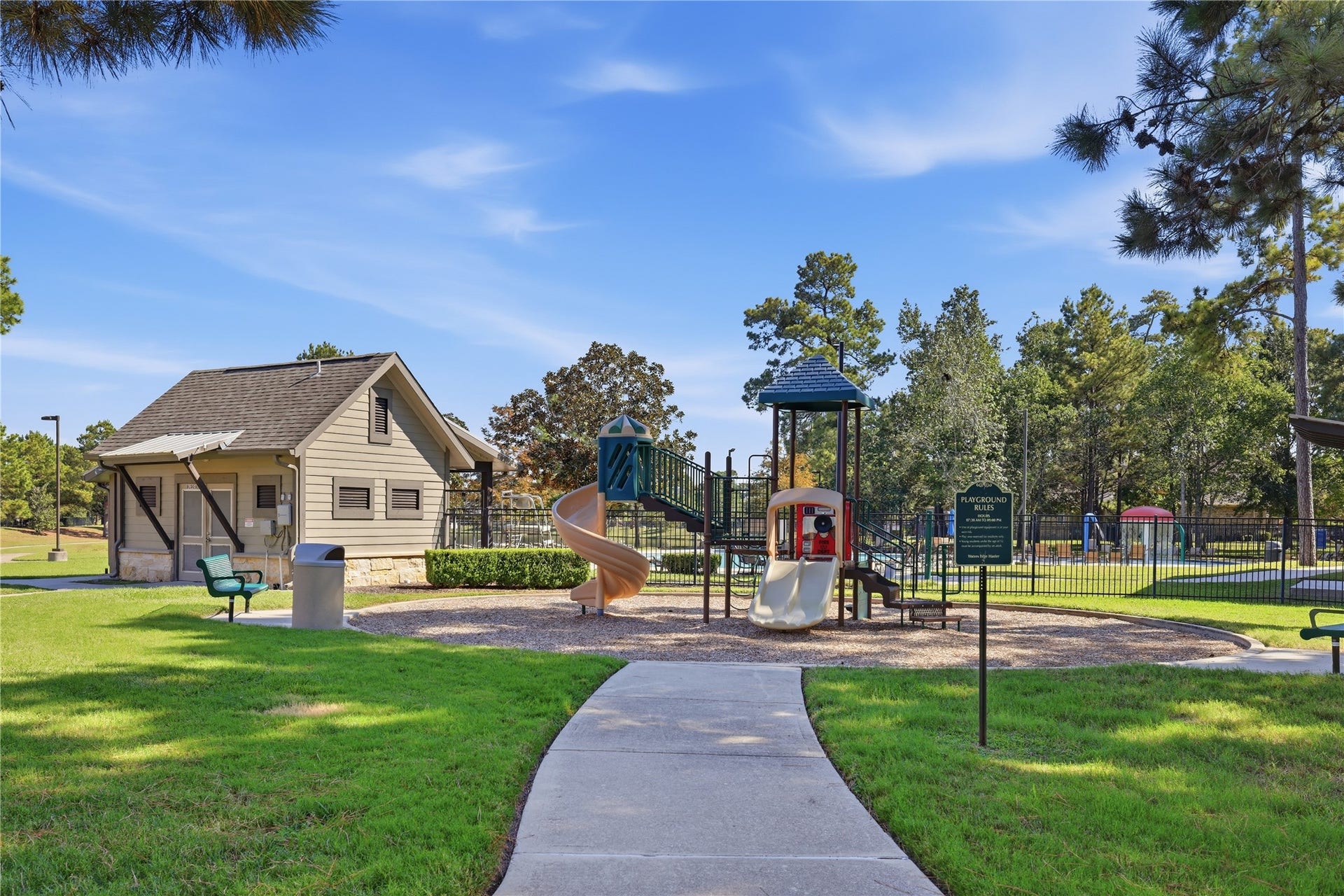 17105 Stillhouse Lake Court, Houston, TX 77044 Community