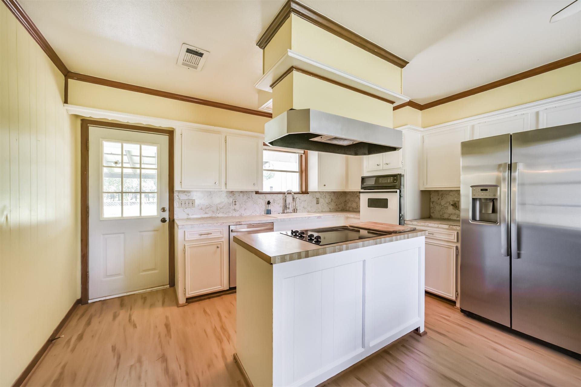 11606 Glenora Drive, Houston, TX 77065