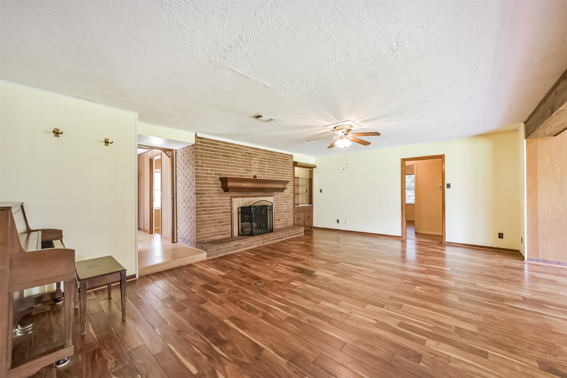 11606 Glenora Drive, Houston, TX 77065