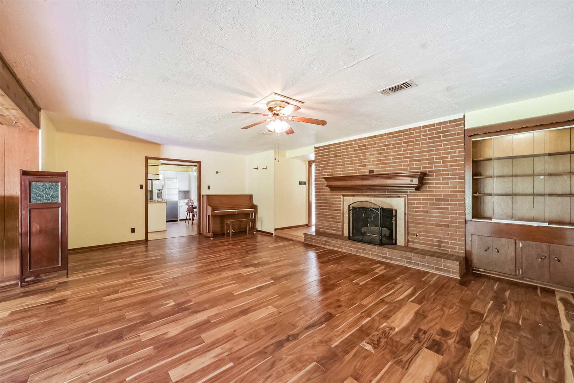 11606 Glenora Drive, Houston, TX 77065