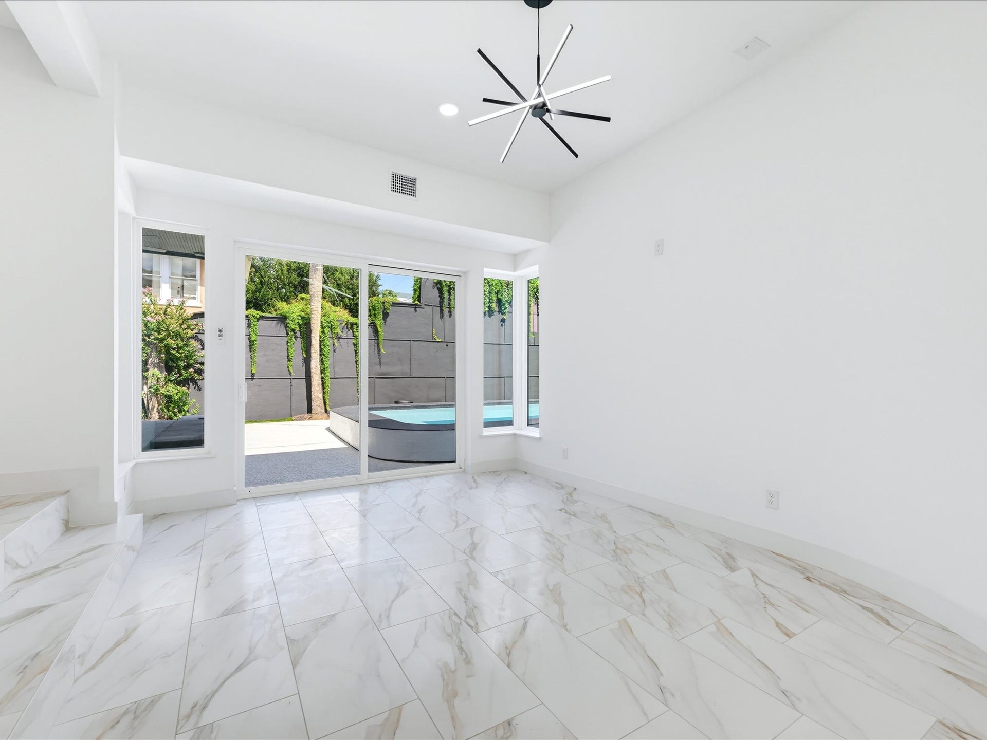 607 Marshall Street, Houston, TX 77006 607 Marshall Street, Houston, TX 77006