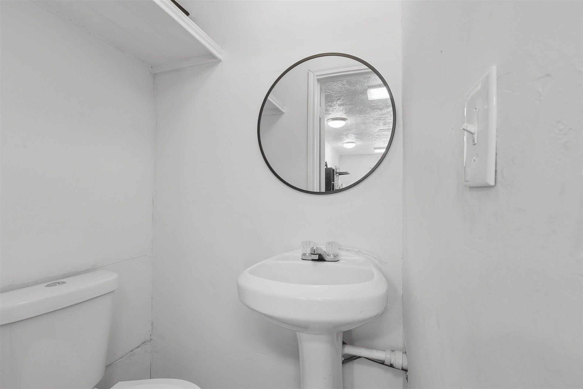 2205 Strawberry Road, Pasadena, TX 77502 Powder room located in salon space