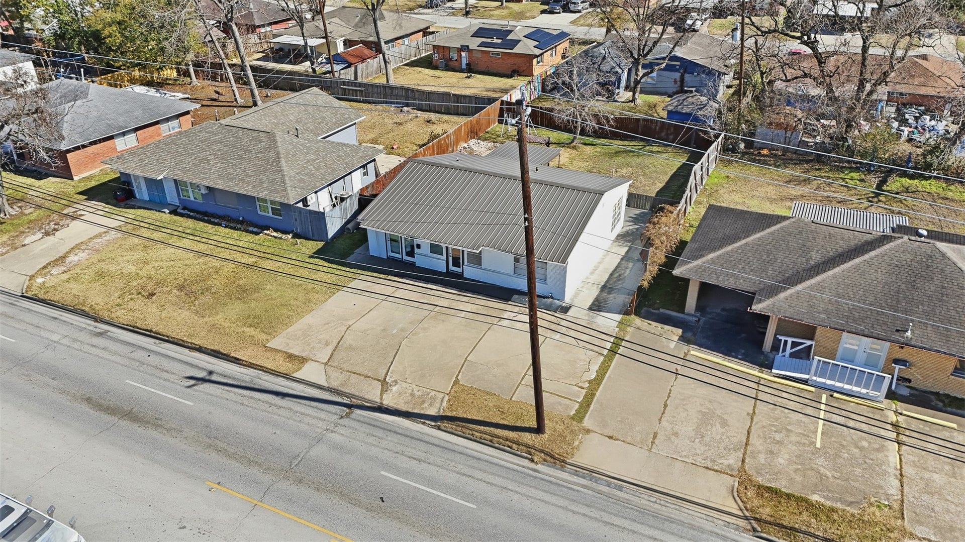 2205 Strawberry Road, Pasadena, TX 77502 Convenient location with frontage to Strawberry Rd.