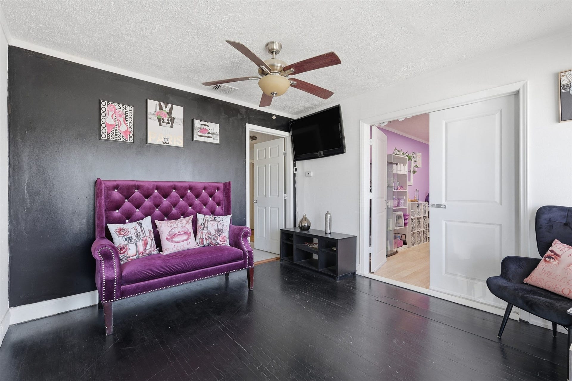 2205 Strawberry Road, Pasadena, TX 77502 Welcoming foyer area perfect for a formal entry, reception space, or guest waiting area for clients and customers. Additional room to the right used as additional salon space.