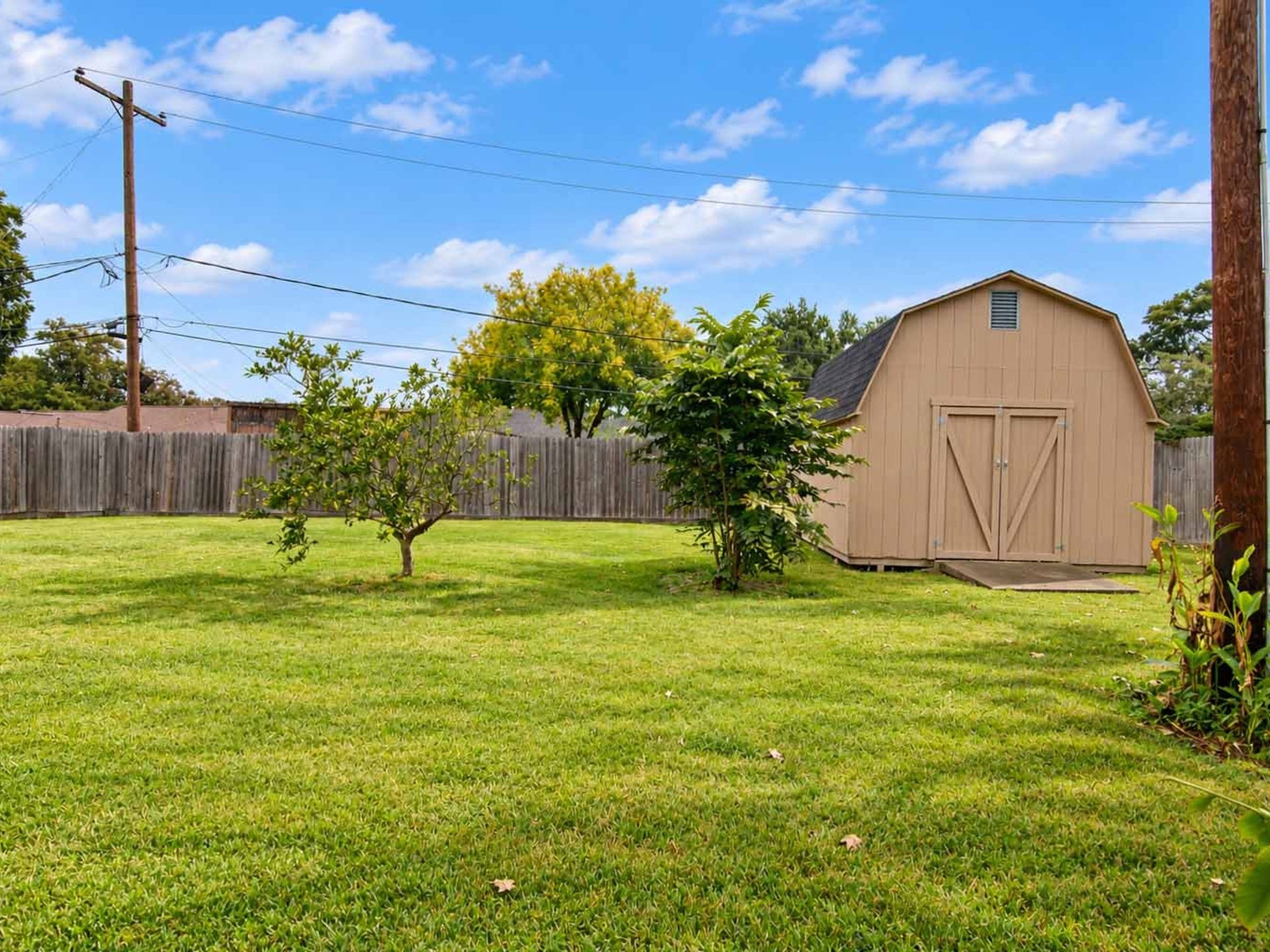 10323 Winding Trail Road, La Porte, TX 77571 Large storage shed.