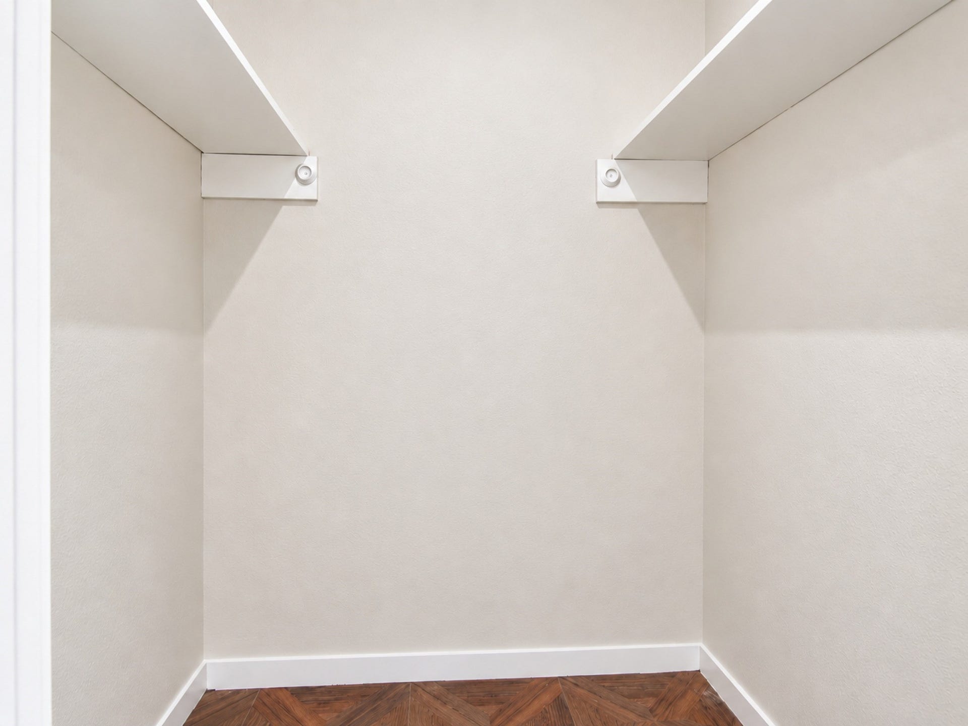 10323 Winding Trail Road, La Porte, TX 77571 Large walk in closet.