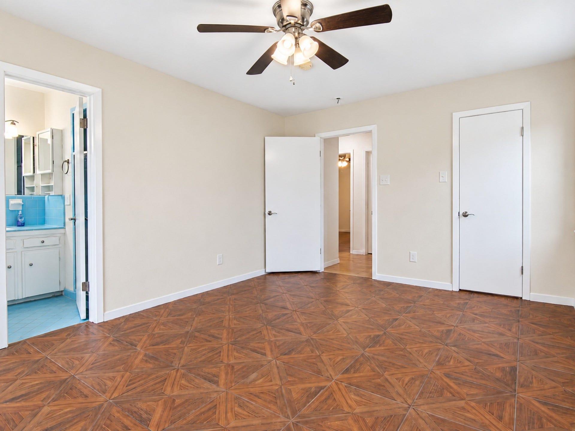 10323 Winding Trail Road, La Porte, TX 77571 Master bedroom.