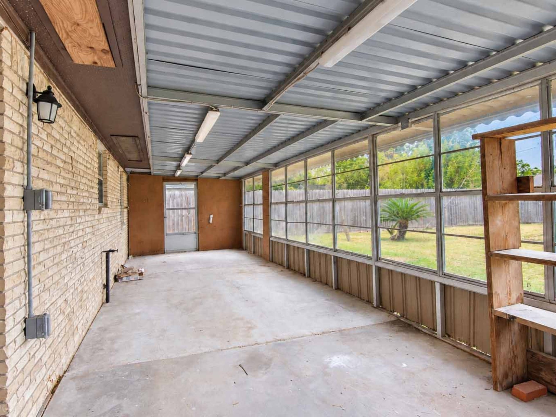 10323 Winding Trail Road, La Porte, TX 77571 Screened in patio.