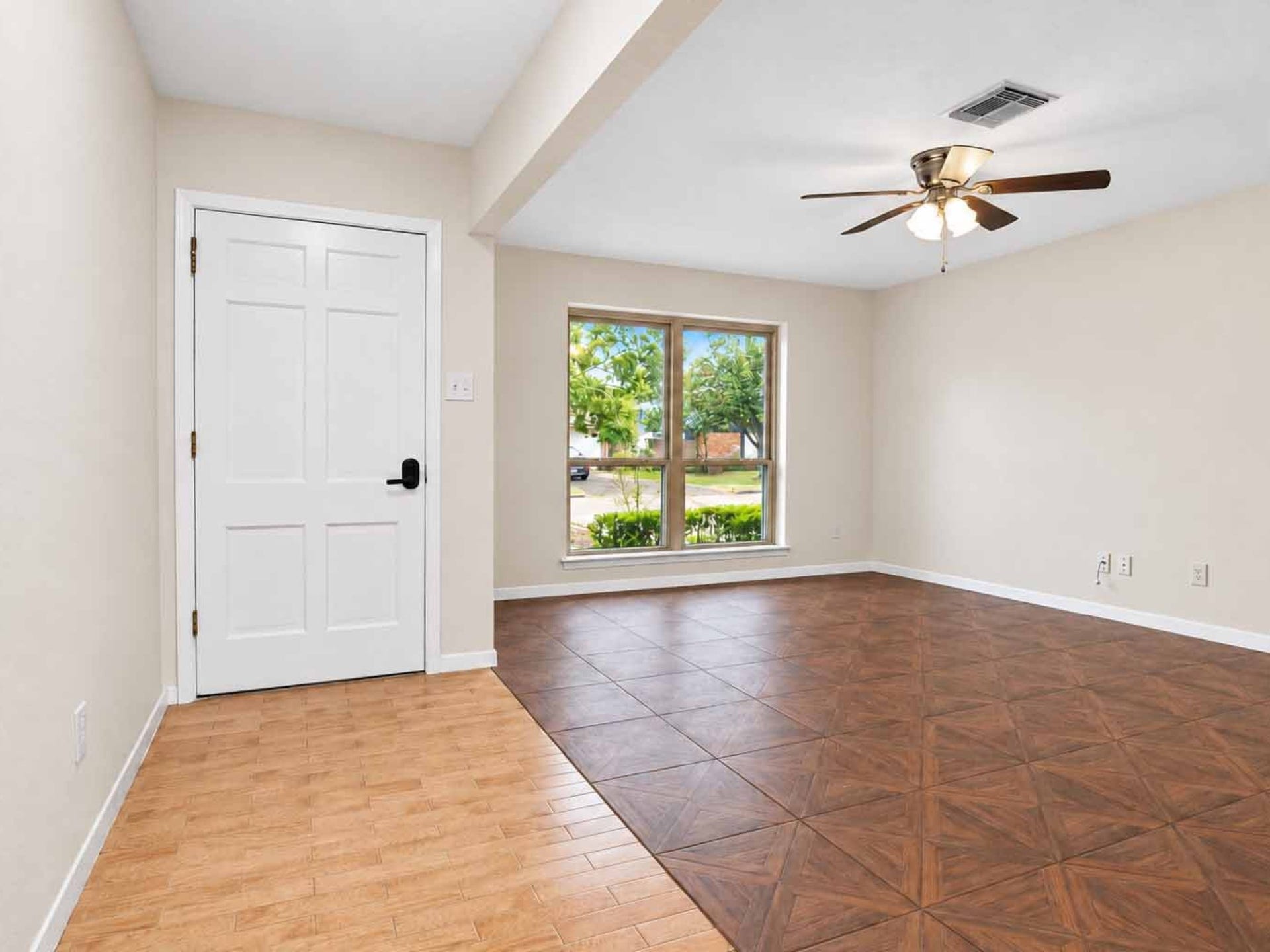 10323 Winding Trail Road, La Porte, TX 77571 Dining room at entry.