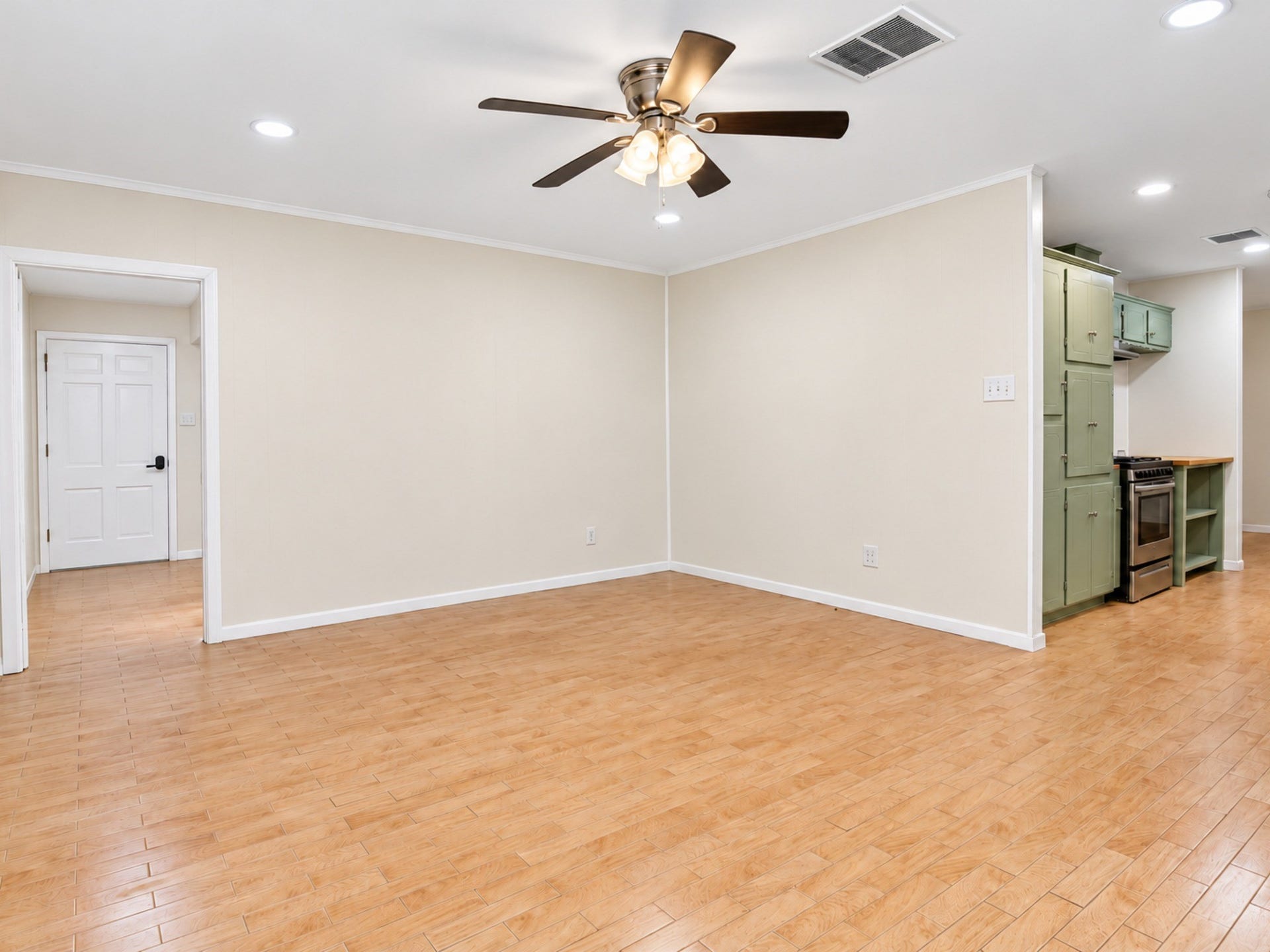 10323 Winding Trail Road, La Porte, TX 77571 10323 Winding Trail Road, La Porte, TX 77571