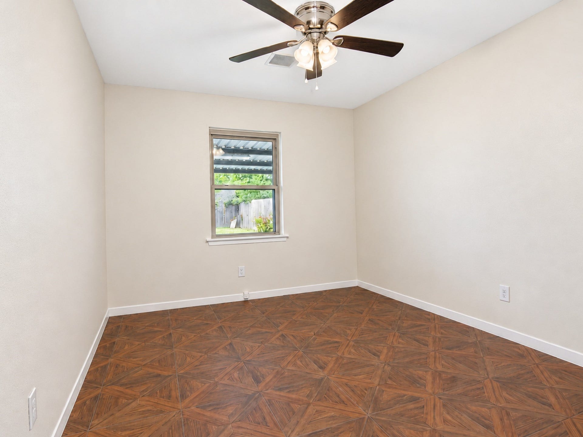 10323 Winding Trail Road, La Porte, TX 77571 10323 Winding Trail Road, La Porte, TX 77571
