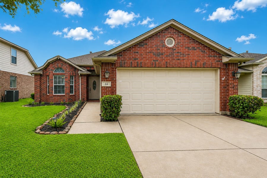 Property photo for 16 Morro Bay Drive, Manvel, TX