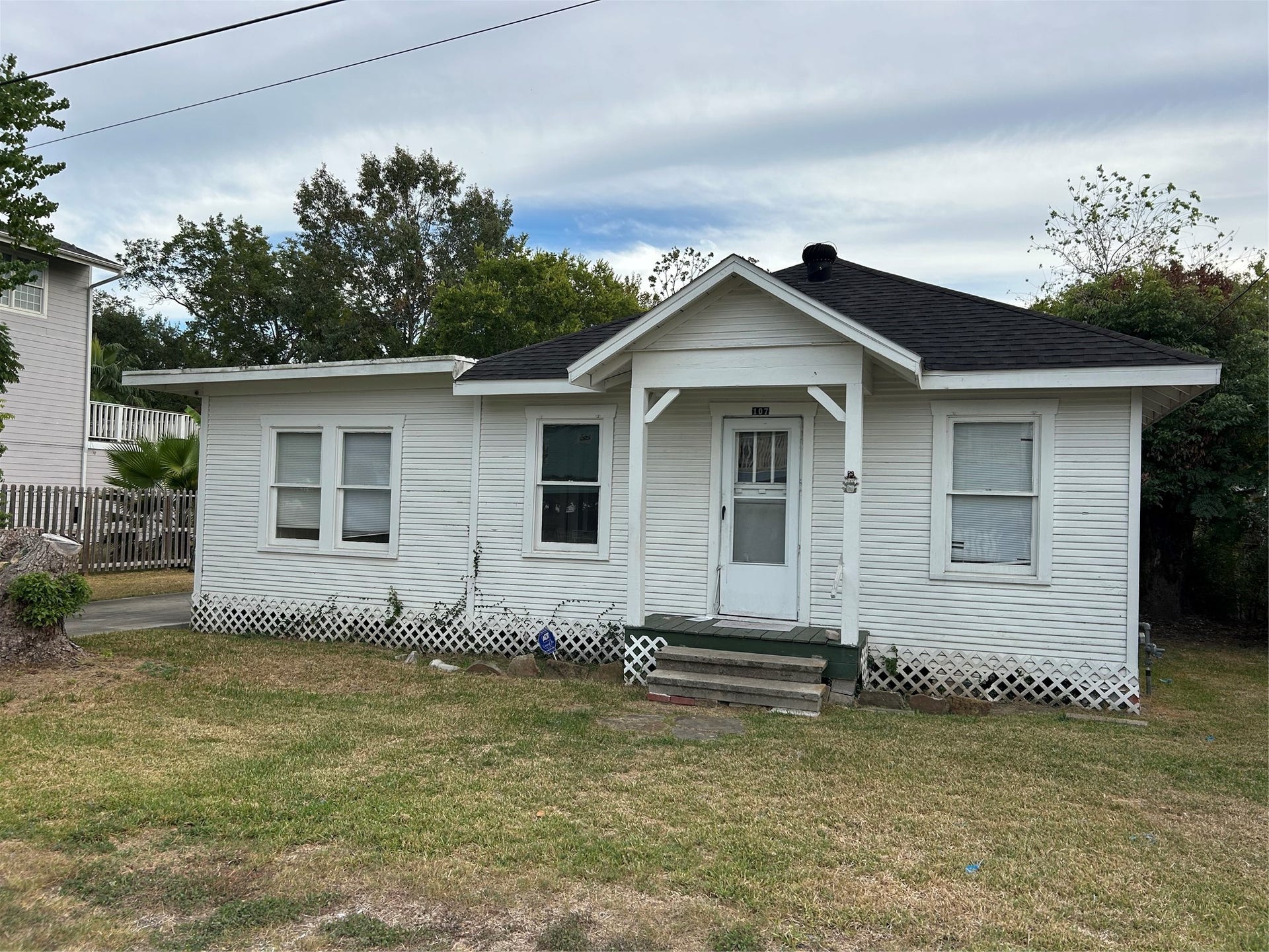 107 BAY OAKS Drive, La Porte, TX 77571