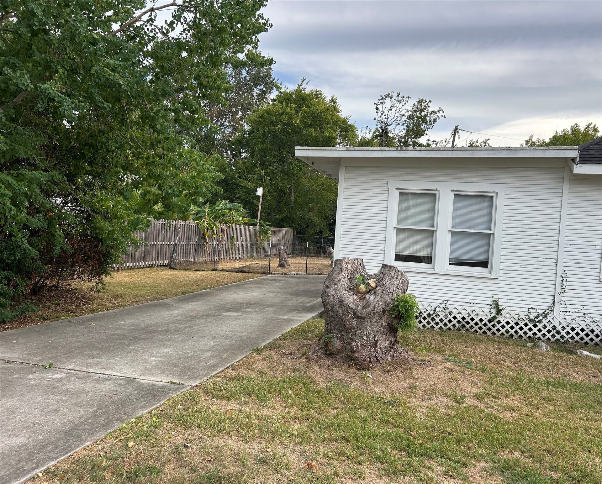 107 BAY OAKS Drive, La Porte, TX 77571