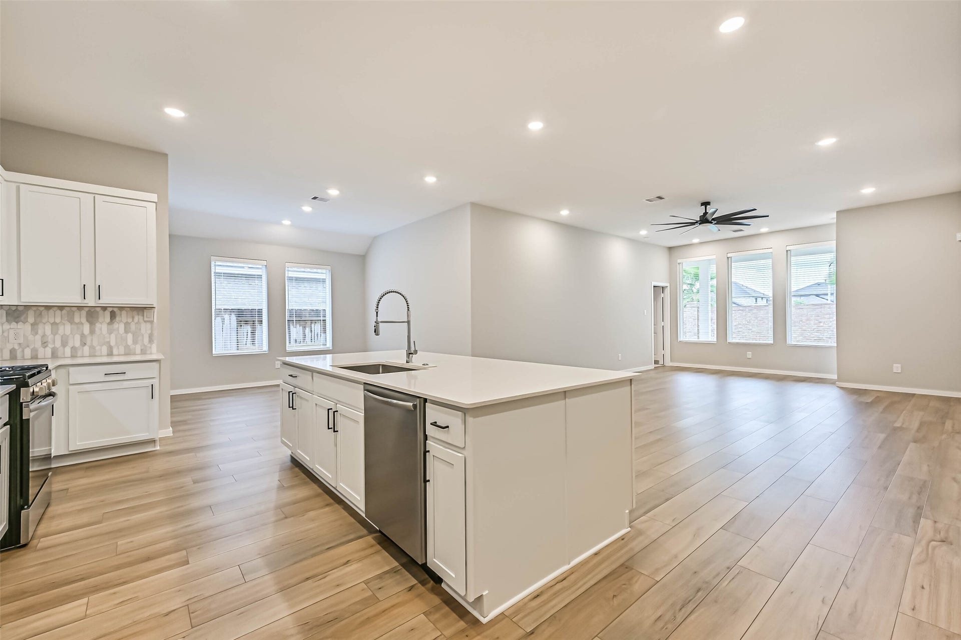3106 Mariner Island Drive, La Marque, TX 77568 3106 Mariner Island Drive, La Marque, TX 77568