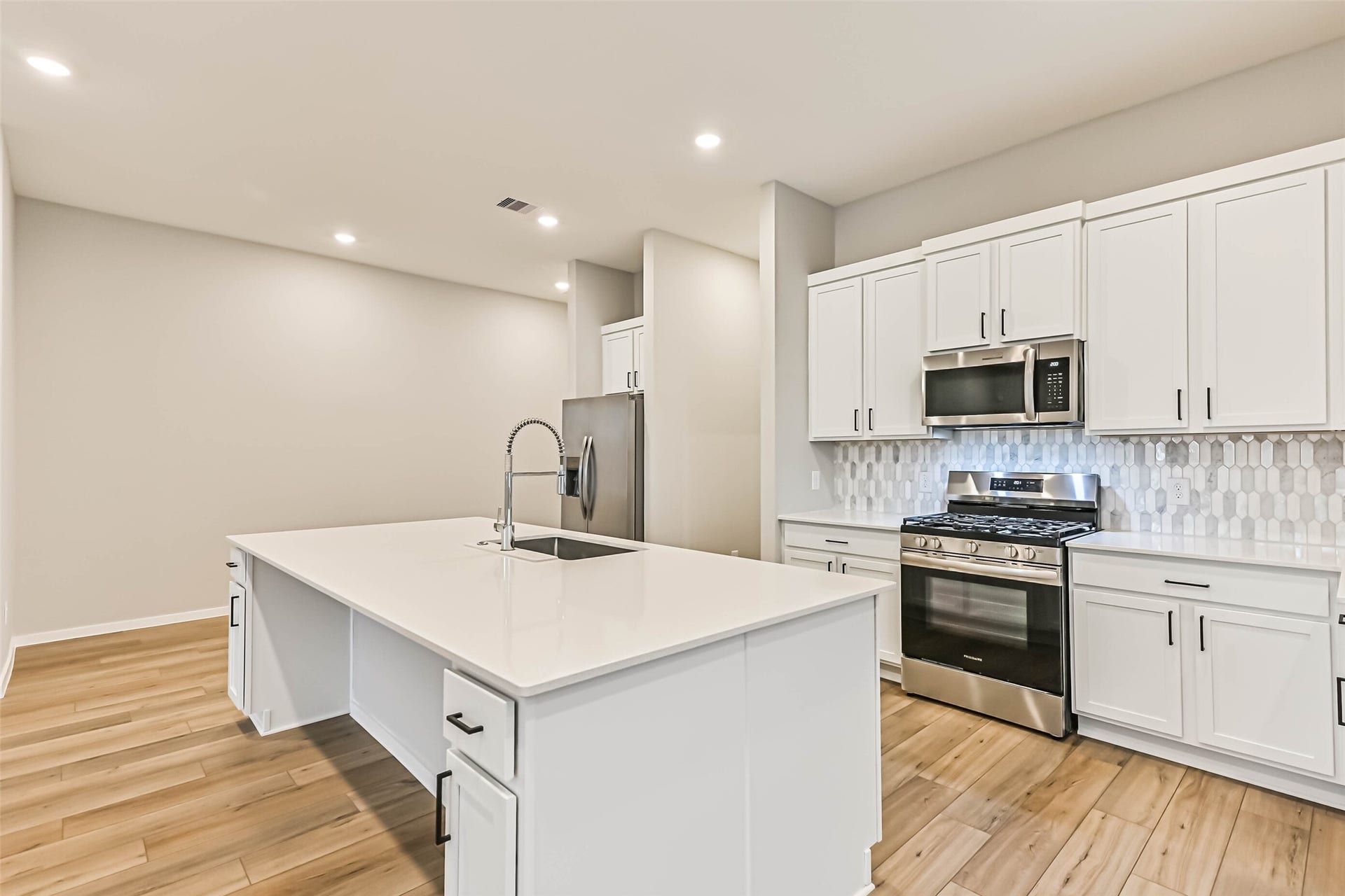 3106 Mariner Island Drive, La Marque, TX 77568 3106 Mariner Island Drive, La Marque, TX 77568