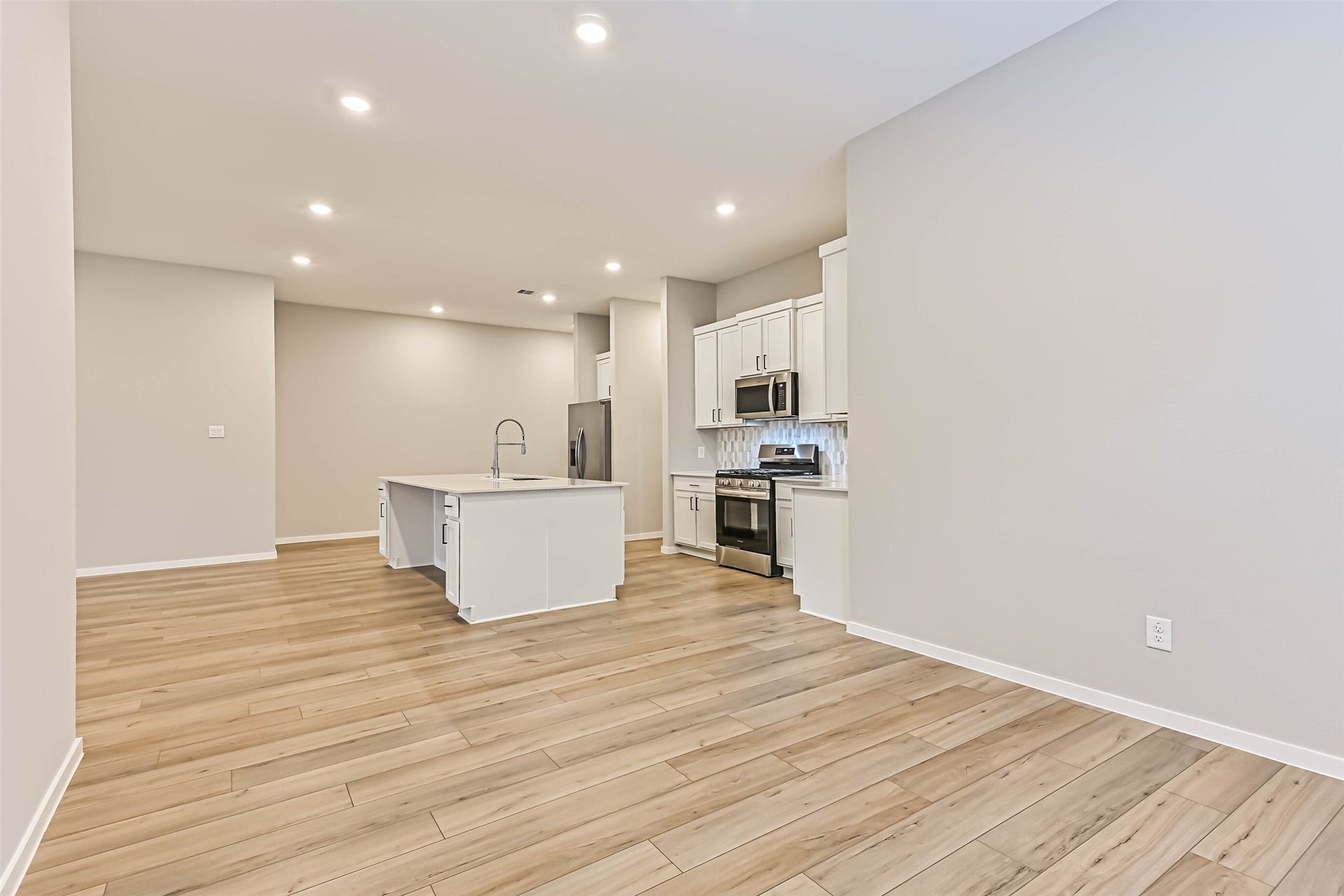 3106 Mariner Island Drive, La Marque, TX 77568 3106 Mariner Island Drive, La Marque, TX 77568