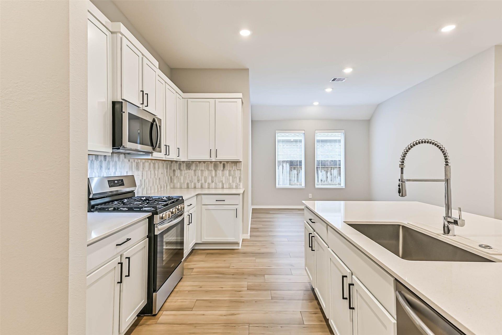 3106 Mariner Island Drive, La Marque, TX 77568 3106 Mariner Island Drive, La Marque, TX 77568