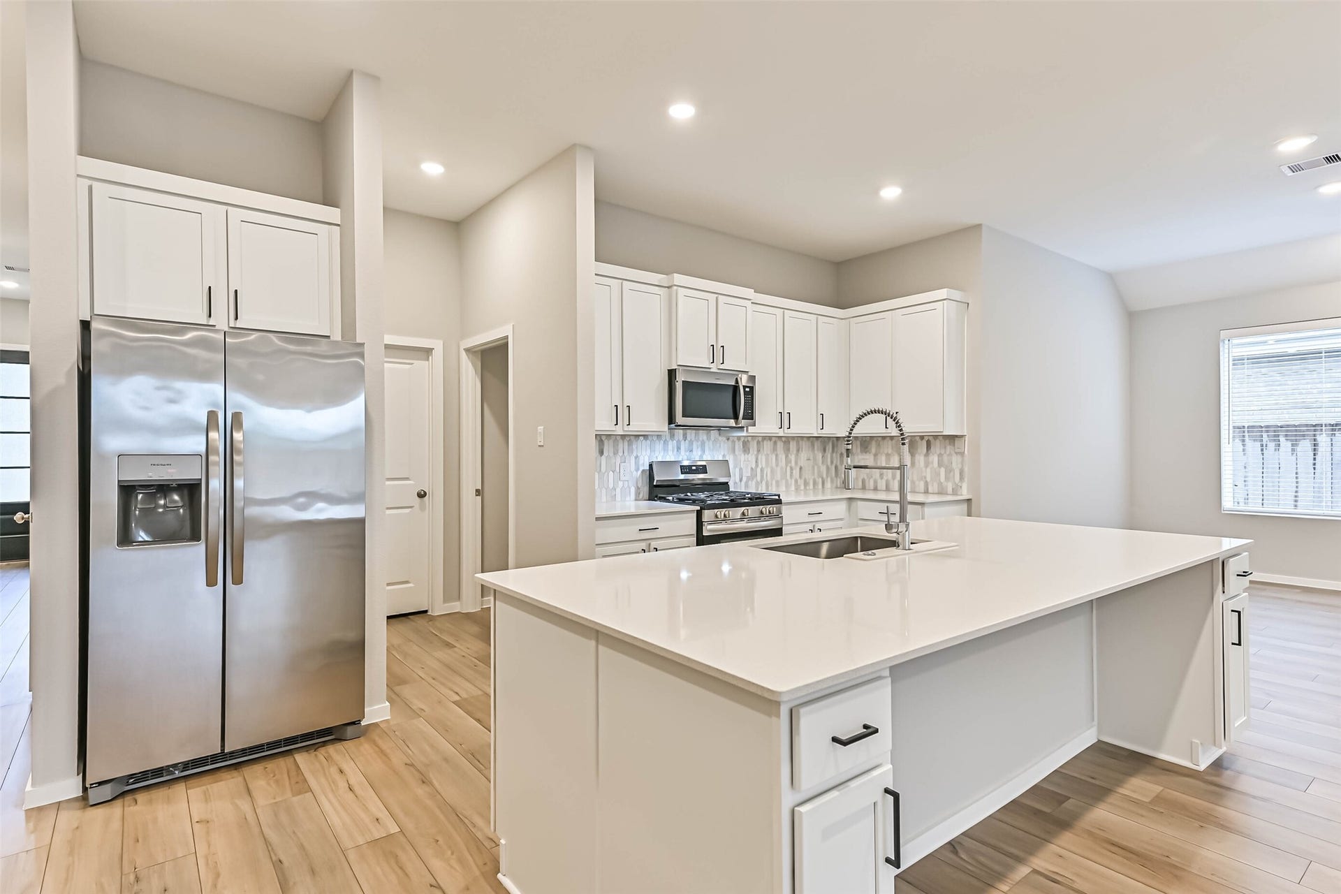 3106 Mariner Island Drive, La Marque, TX 77568 3106 Mariner Island Drive, La Marque, TX 77568