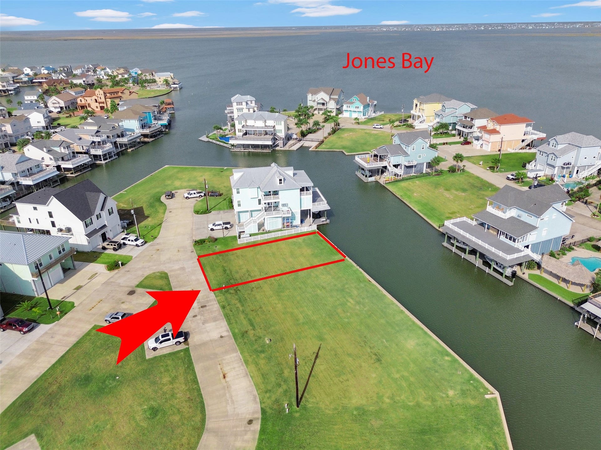510 Neptune Circle, Tiki Island, TX 77554