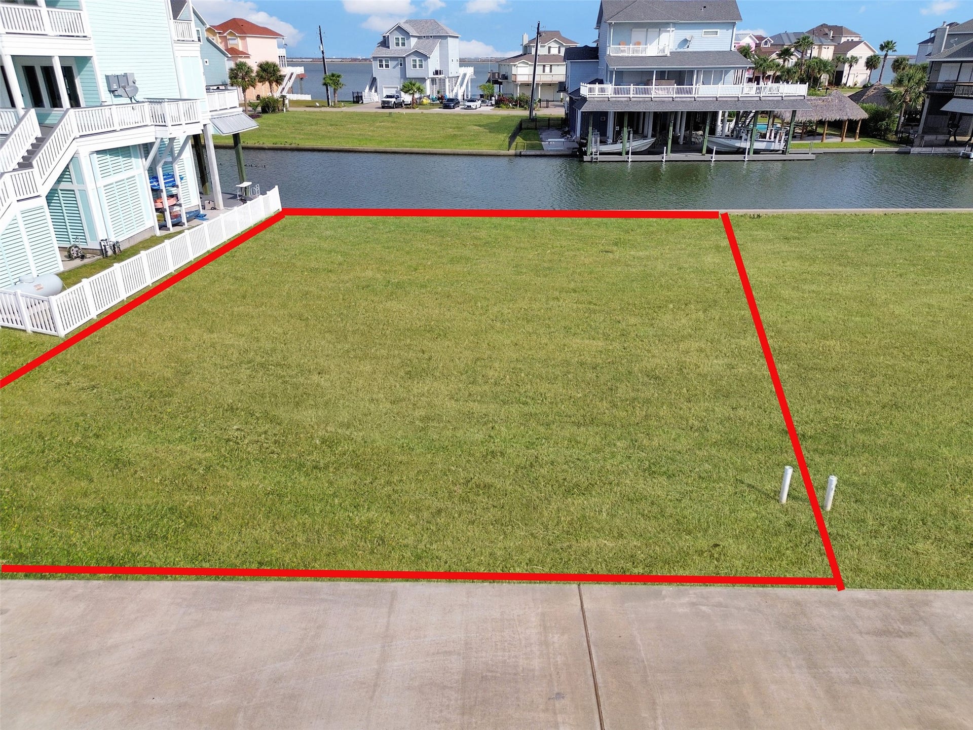 510 Neptune Circle, Tiki Island, TX 77554