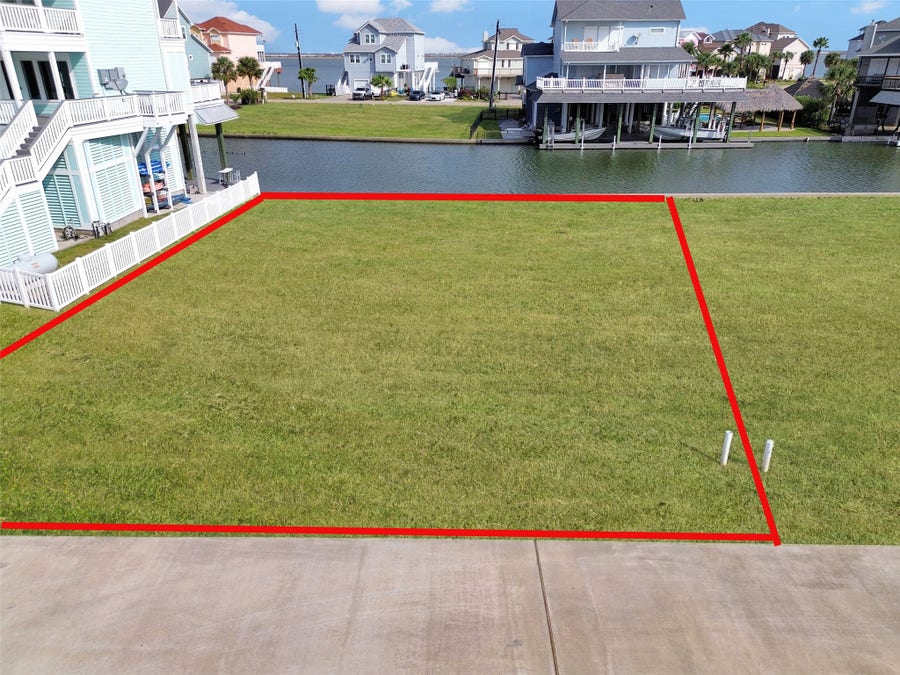 Property photo for 510 Neptune Circle, Tiki Island, TX