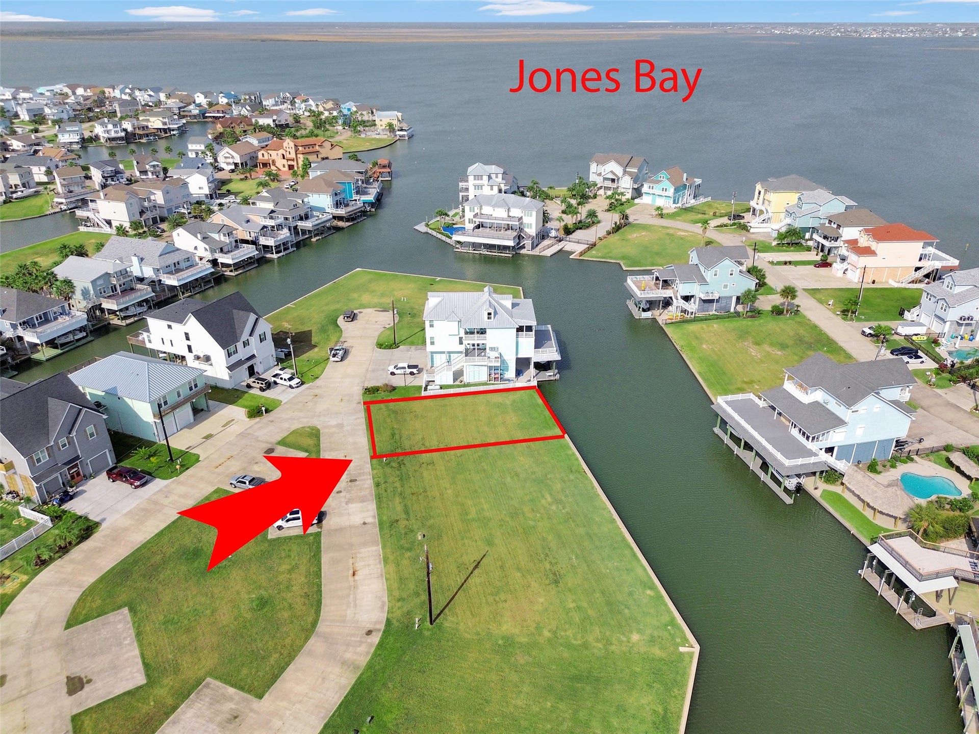 510 Neptune Circle, Tiki Island, TX 77554