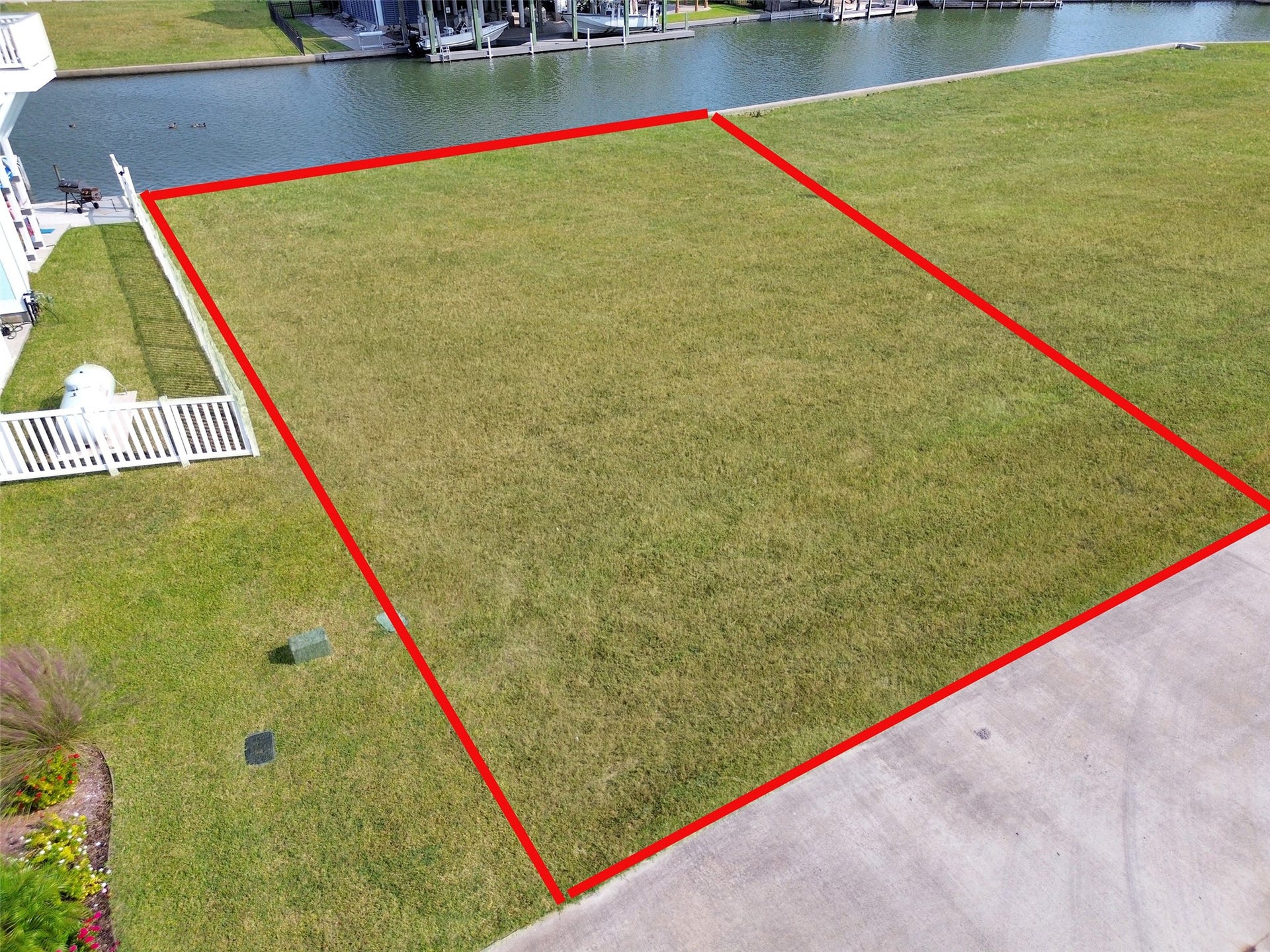 510 Neptune Circle, Tiki Island, TX 77554
