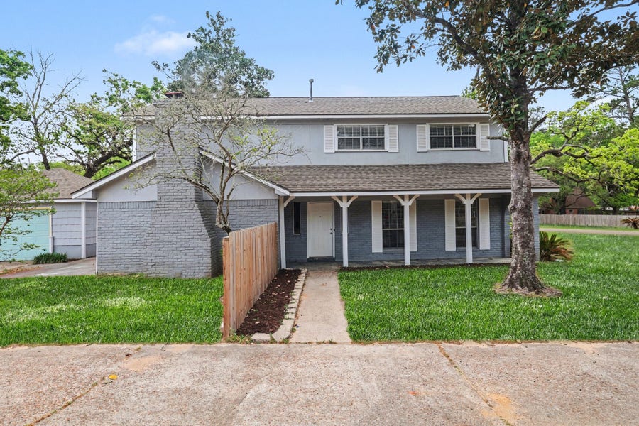 Property photo for 107 Carriage Lane, Conroe, TX