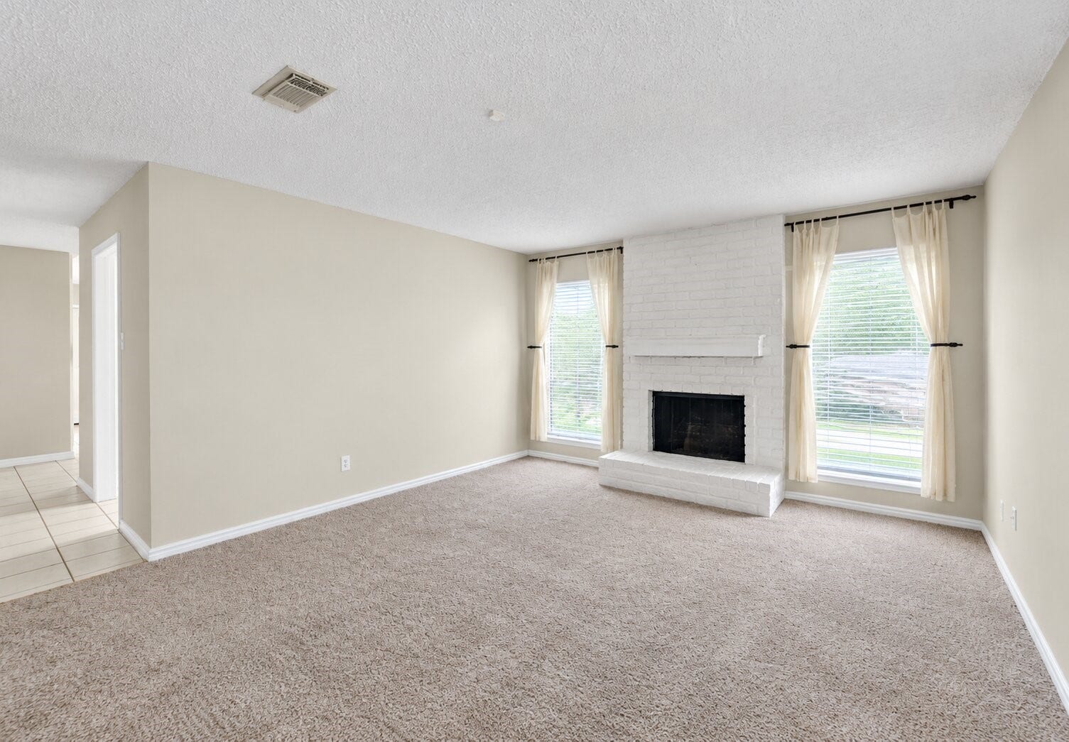 11907 Southlake Drive, Houston, TX 77077 Living room without furniture