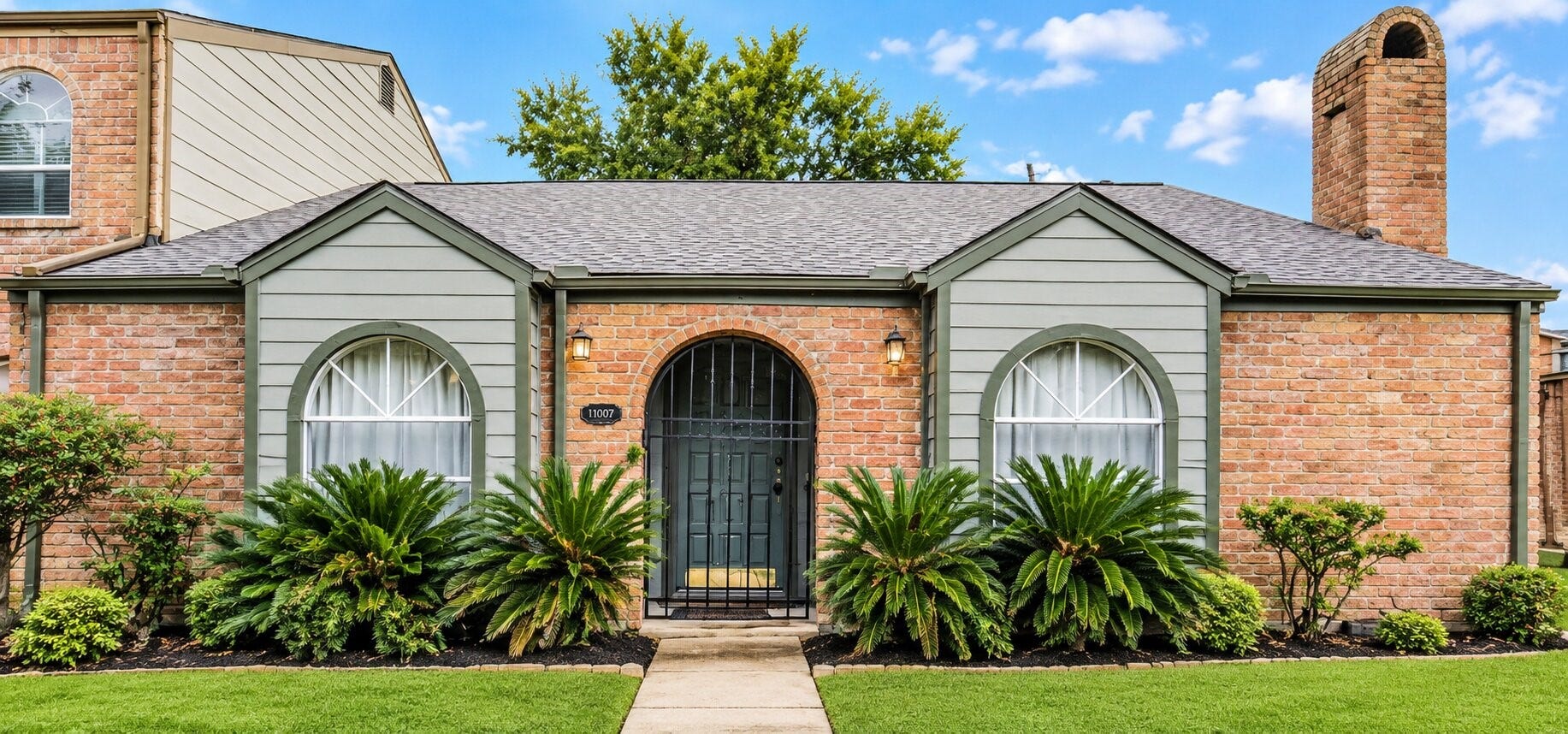 11907 Southlake Drive, Houston, TX 77077 Corner house - no neighbors on one side