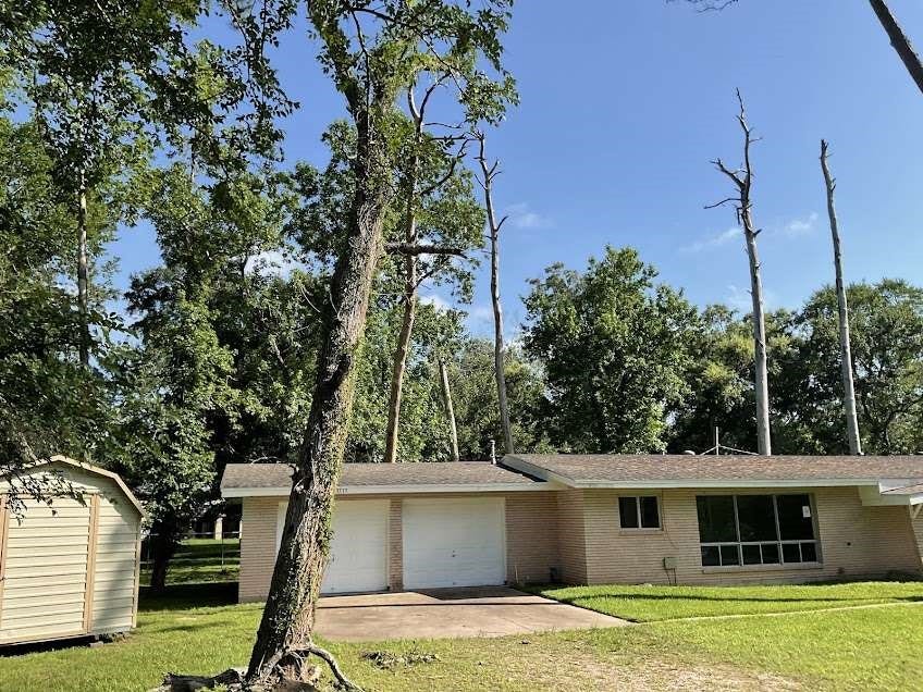 3515 Elm Drive, Dickinson, TX 77539 3515 Elm Drive, Dickinson, TX 77539