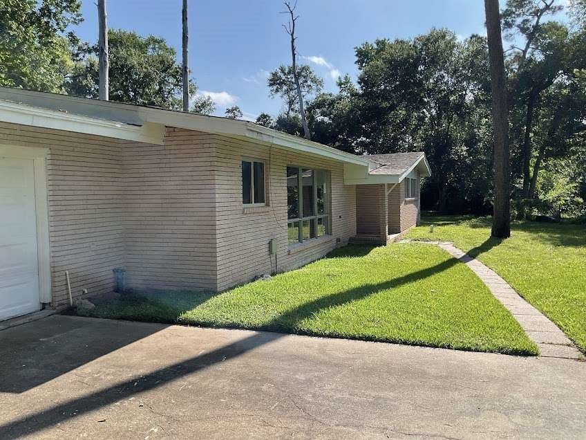3515 Elm Drive, Dickinson, TX 77539 3515 Elm Drive, Dickinson, TX 77539