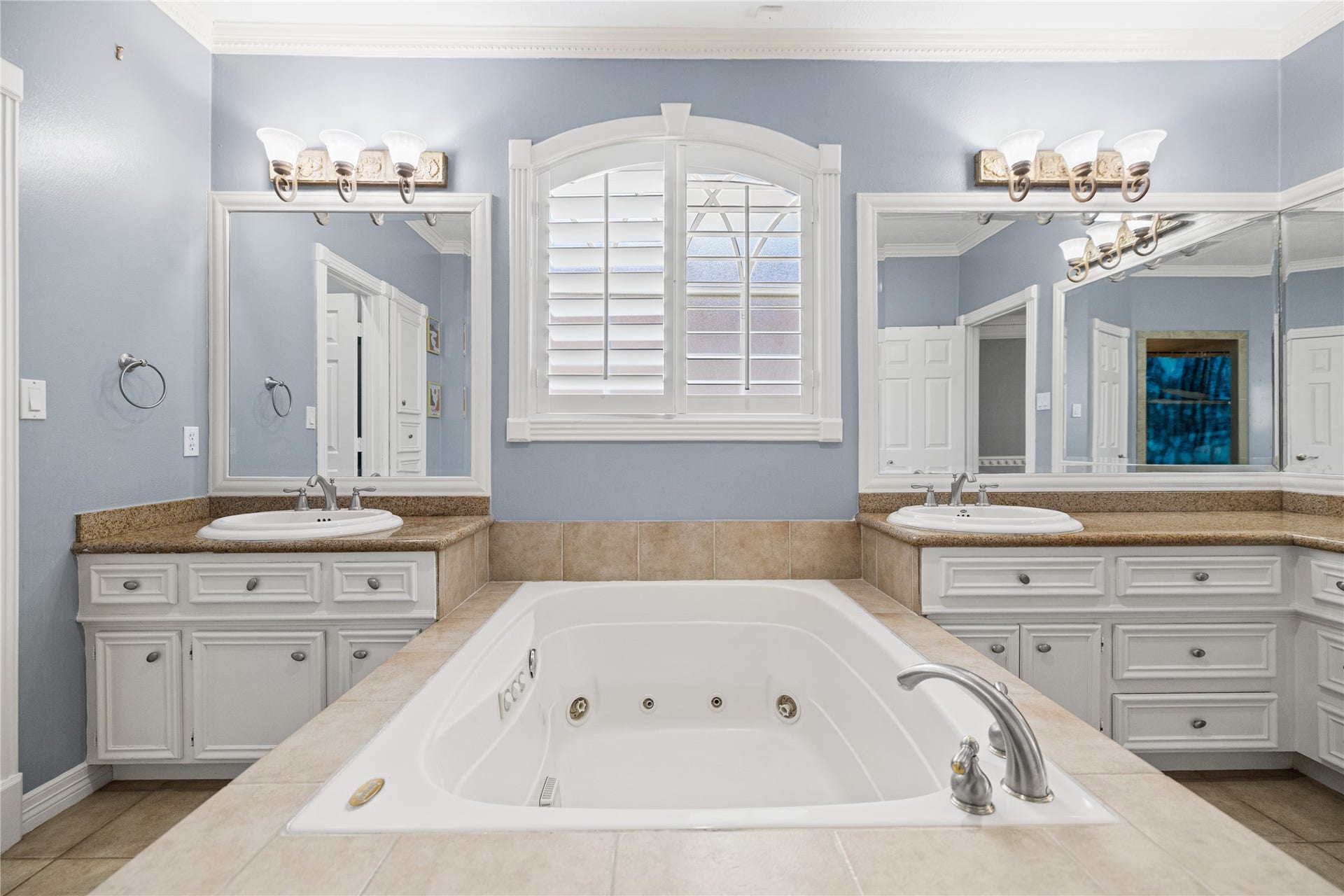 402 Lakeside Boulevard, Sugar Land, TX 77478