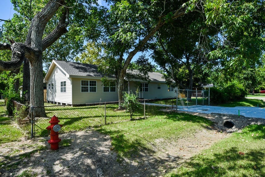 Property photo for 1030 Perkins Drive, Bacliff, TX