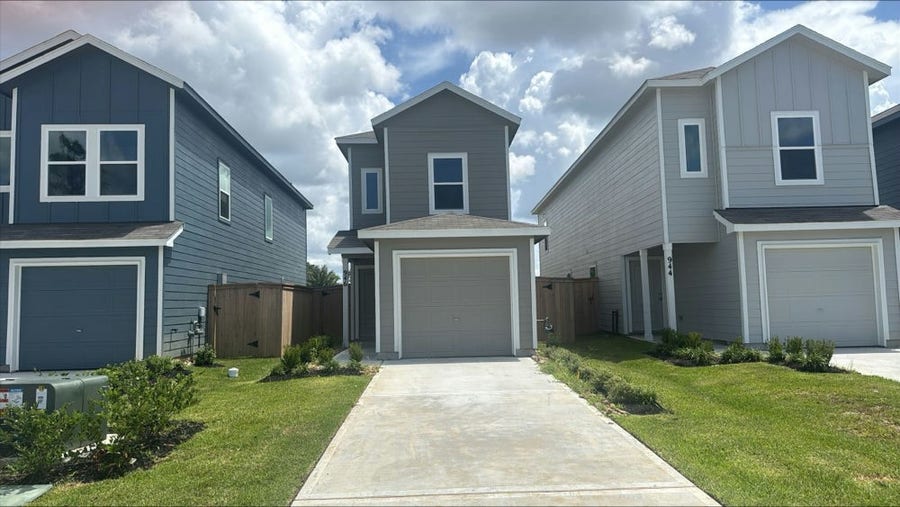 Property photo for 946 Pertuso Lane, Huffman, TX