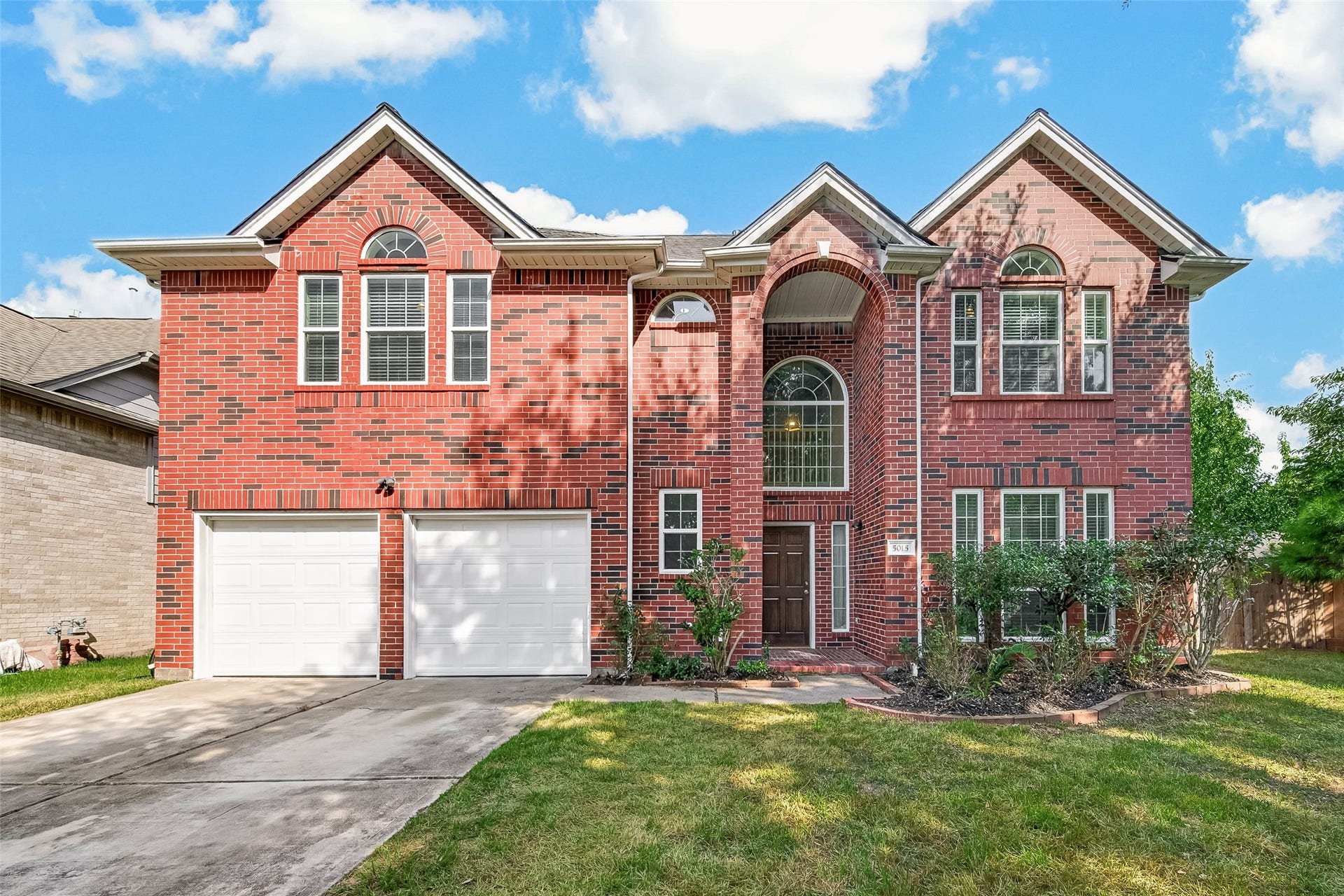 5015 Cottonglen Court, Houston, TX 77041 Welcome to 5015 Cottonglen Dr. Fabulous home in a great location