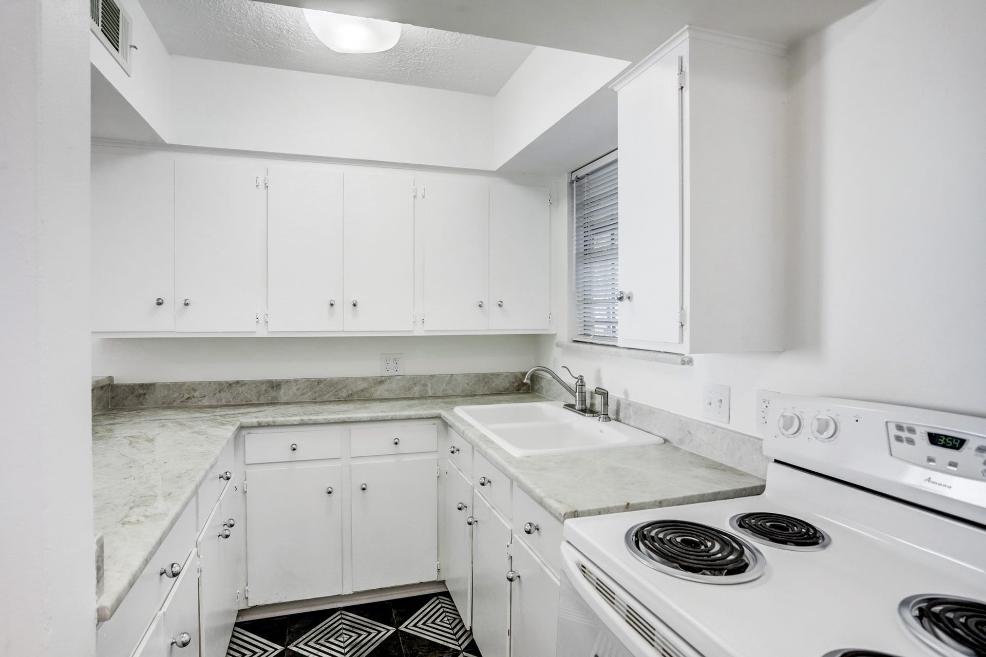 606 Enid Street, #1/2A, Houston, TX 77009