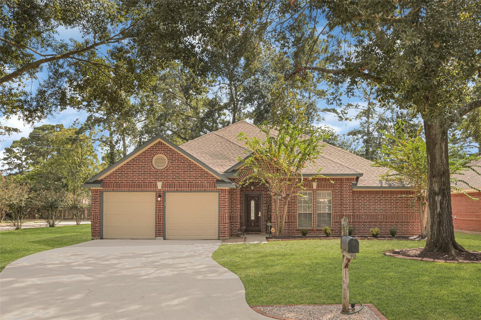 9913 Leamington Drive, Houston, TX 77070 9913 Leamington Drive, Houston, TX 77070