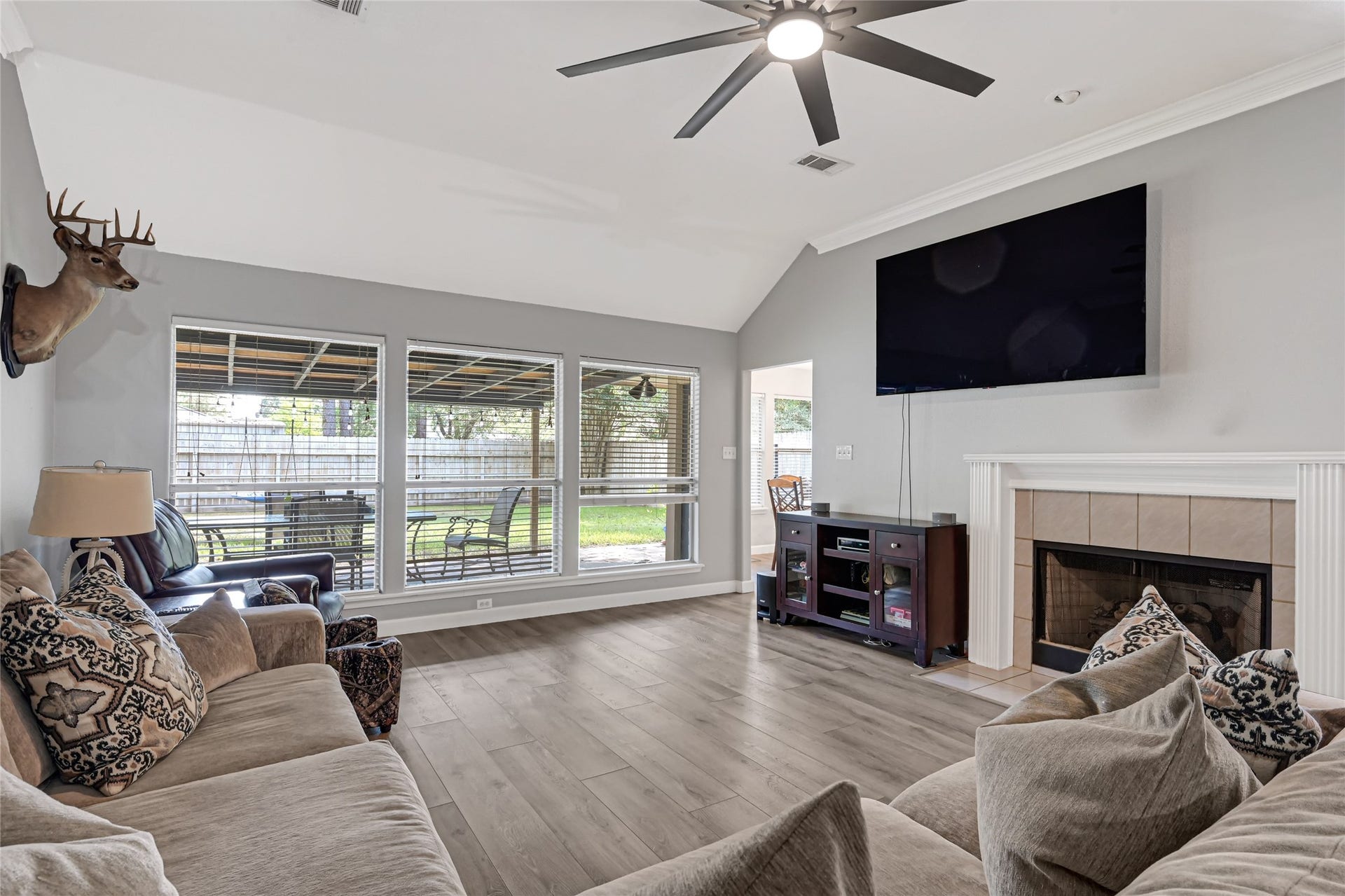 9913 Leamington Drive, Houston, TX 77070 9913 Leamington Drive, Houston, TX 77070