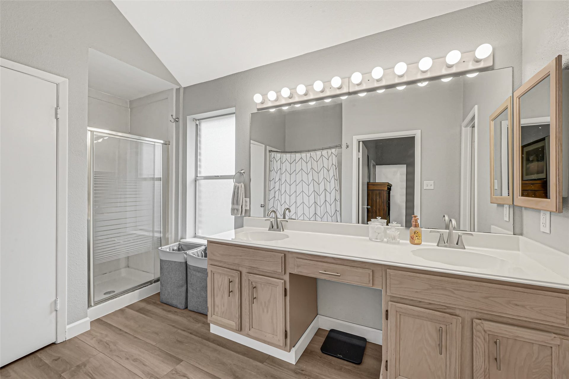 9913 Leamington Drive, Houston, TX 77070 9913 Leamington Drive, Houston, TX 77070