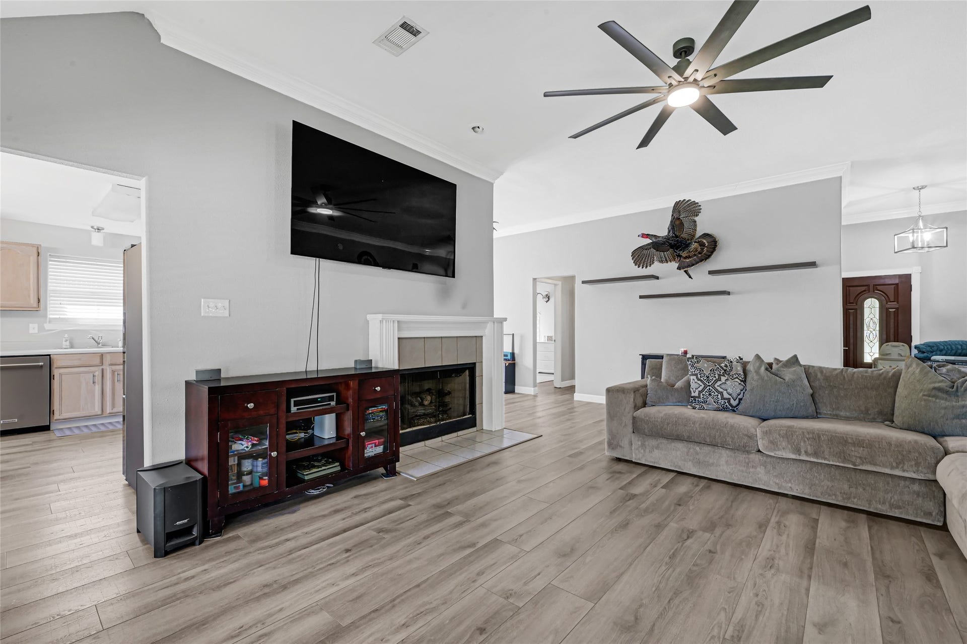 9913 Leamington Drive, Houston, TX 77070 9913 Leamington Drive, Houston, TX 77070