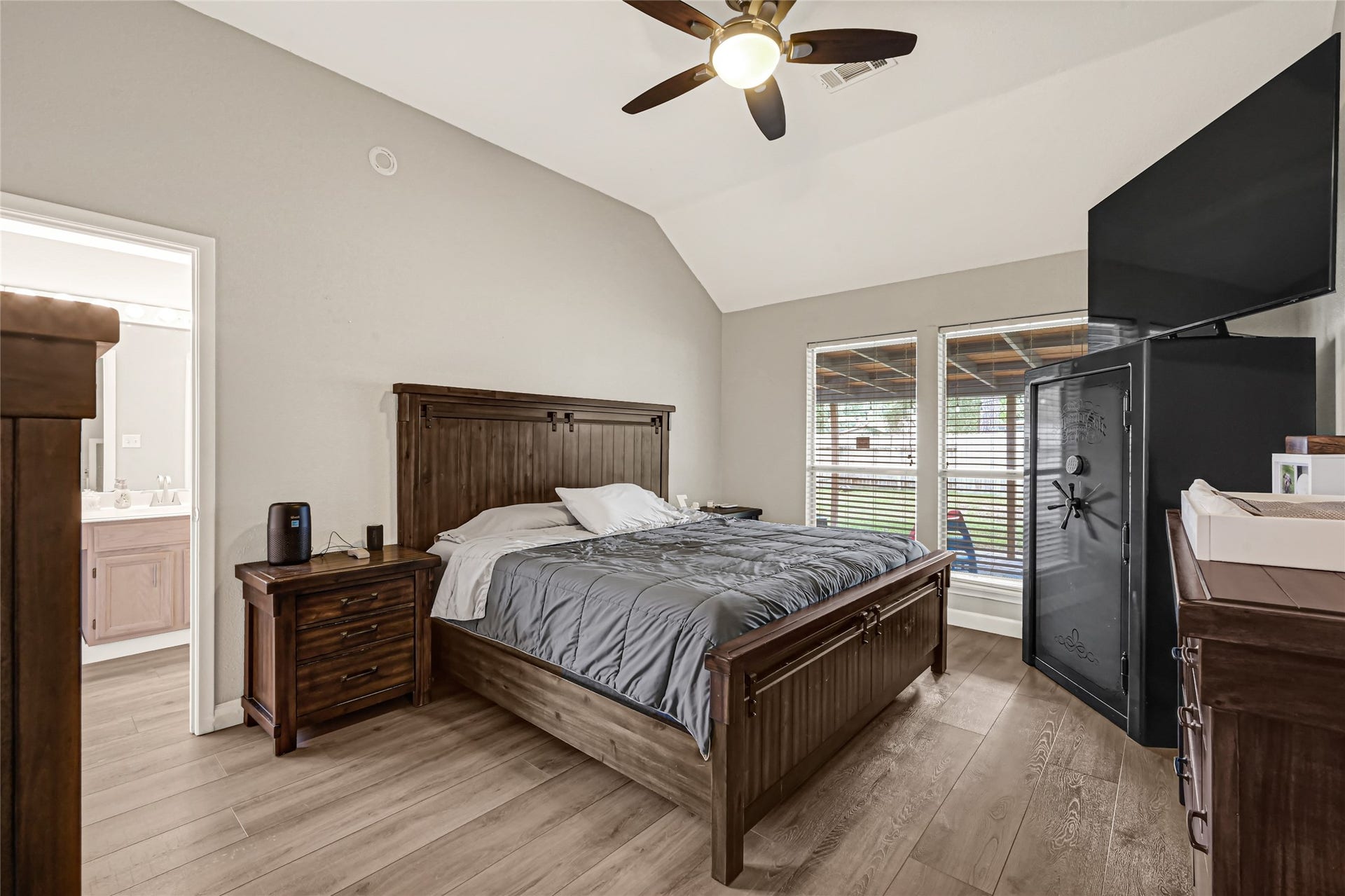 9913 Leamington Drive, Houston, TX 77070 9913 Leamington Drive, Houston, TX 77070