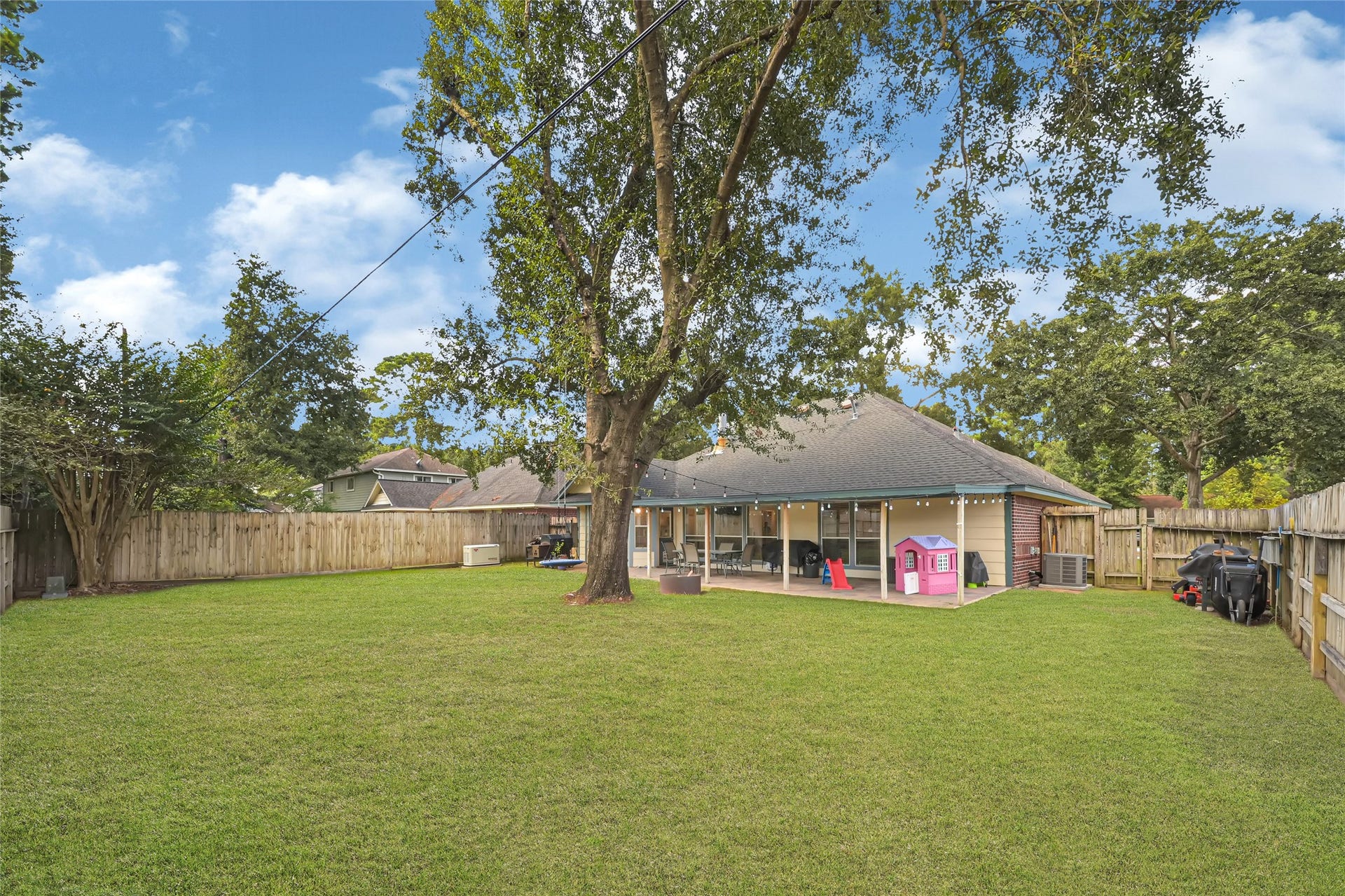 9913 Leamington Drive, Houston, TX 77070 9913 Leamington Drive, Houston, TX 77070